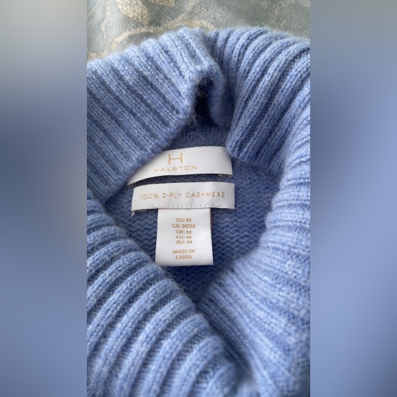 100% Cashmere Sweaters
Woman Cozy - Picture 8 of 10